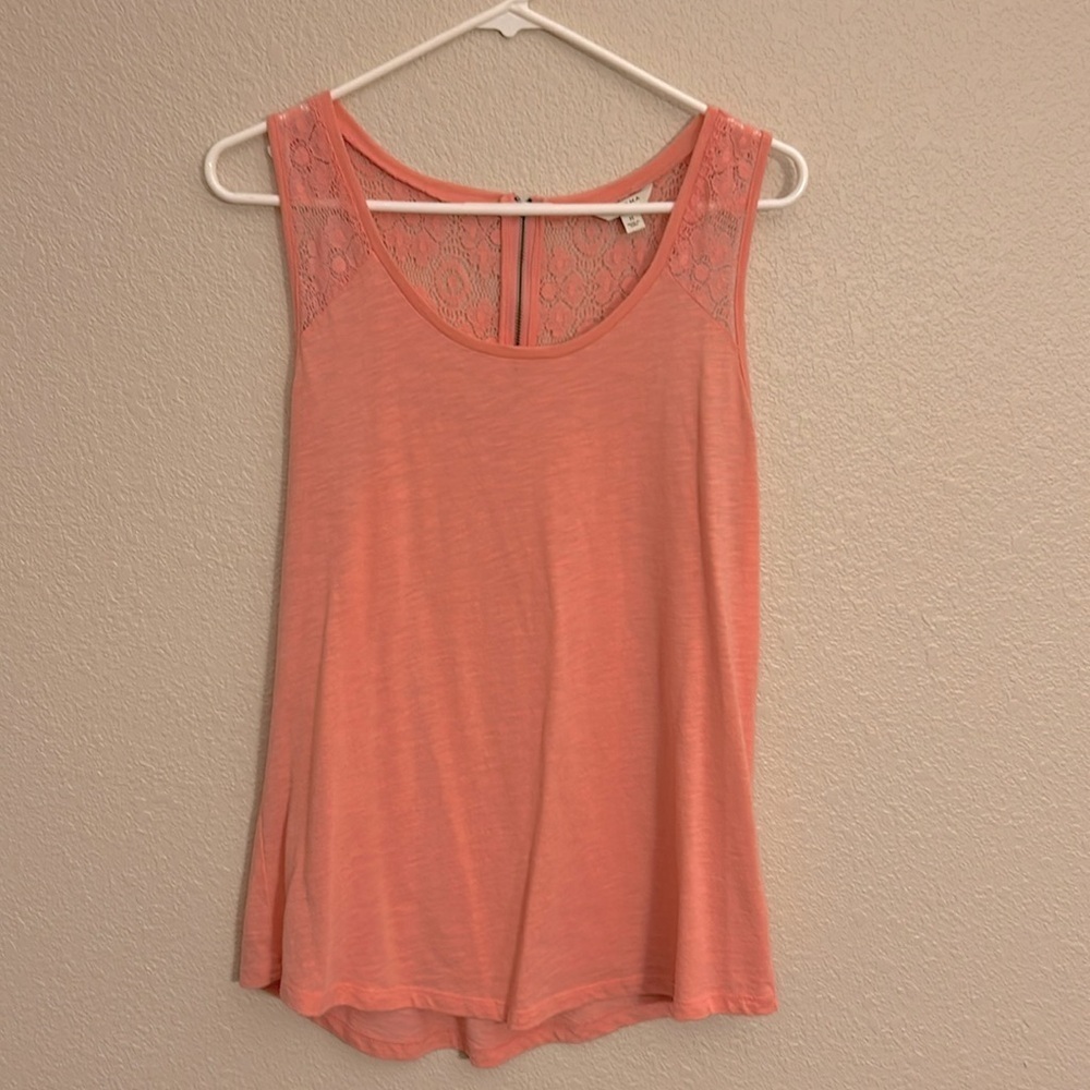 Women’s coral tank top size medium.